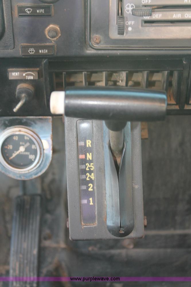 image for item C2877 1981 International S2600 tandem axle dump truck