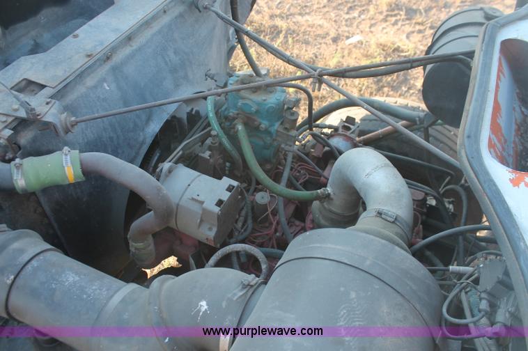 image for item C2877 1981 International S2600 tandem axle dump truck