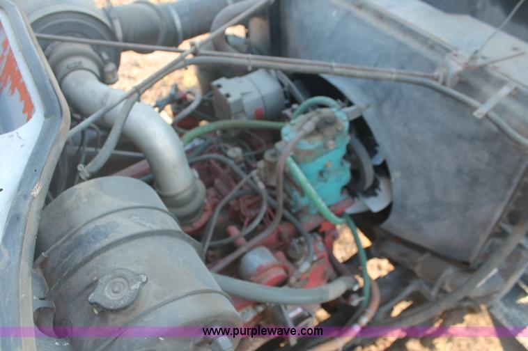 image for item C2877 1981 International S2600 tandem axle dump truck