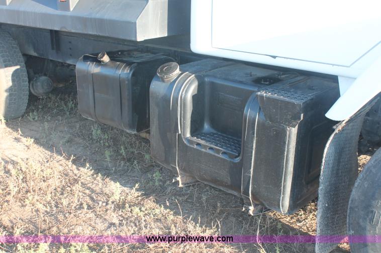 image for item C2877 1981 International S2600 tandem axle dump truck