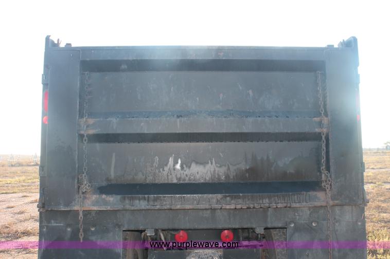 image for item C2877 1981 International S2600 tandem axle dump truck