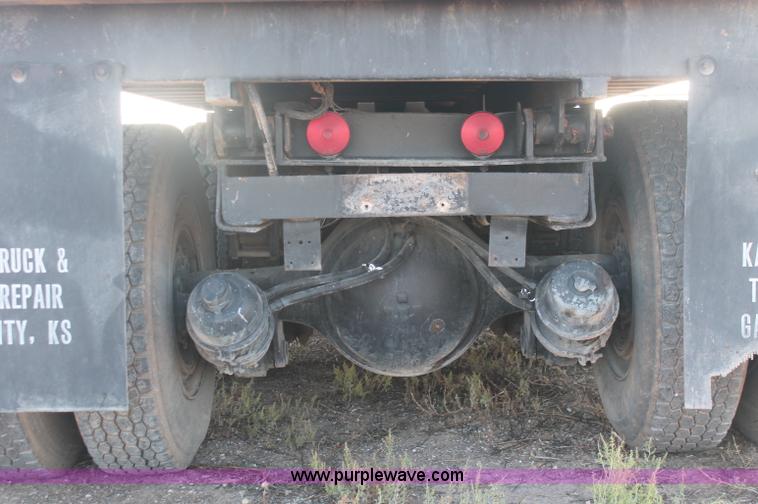 image for item C2877 1981 International S2600 tandem axle dump truck