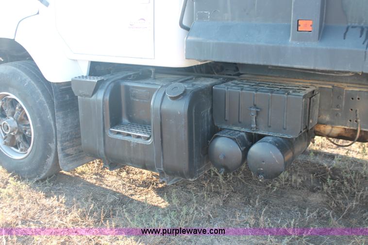 image for item C2877 1981 International S2600 tandem axle dump truck
