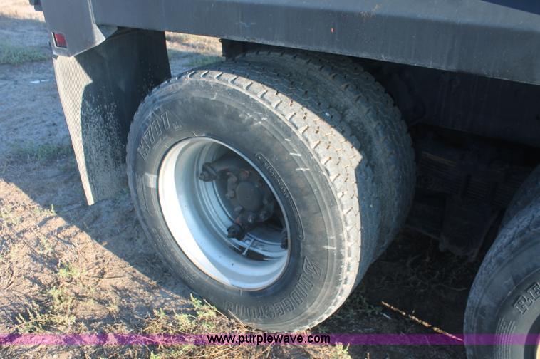 image for item C2877 1981 International S2600 tandem axle dump truck