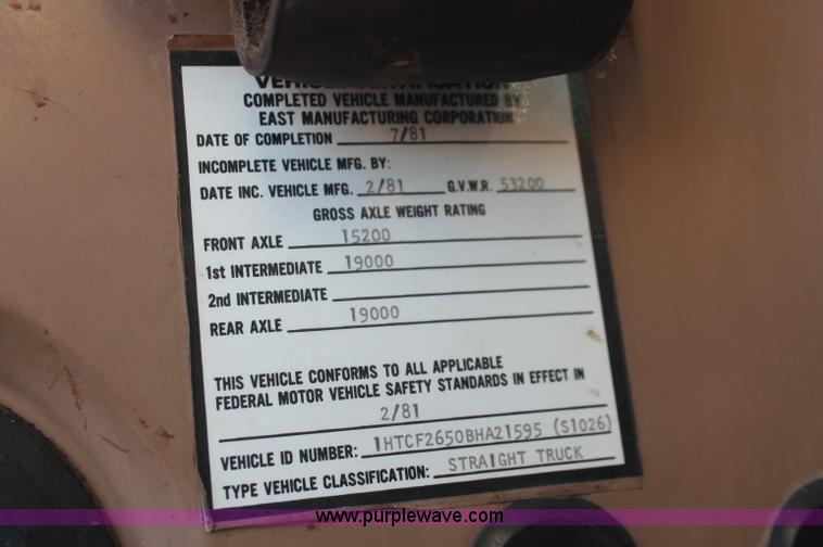 image for item C2877 1981 International S2600 tandem axle dump truck