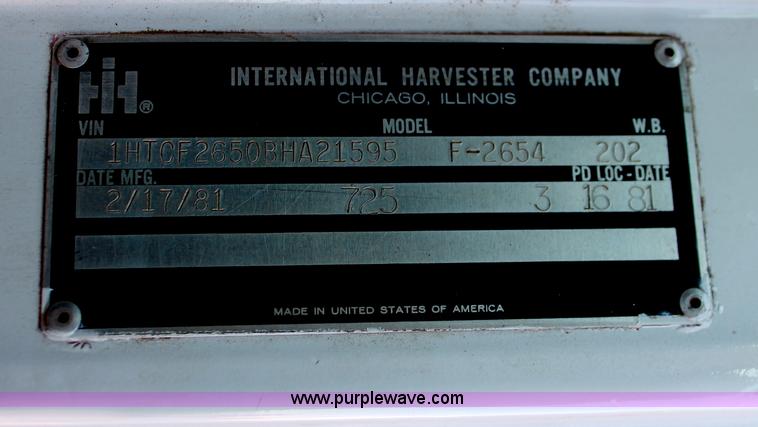 image for item C2877 1981 International S2600 tandem axle dump truck