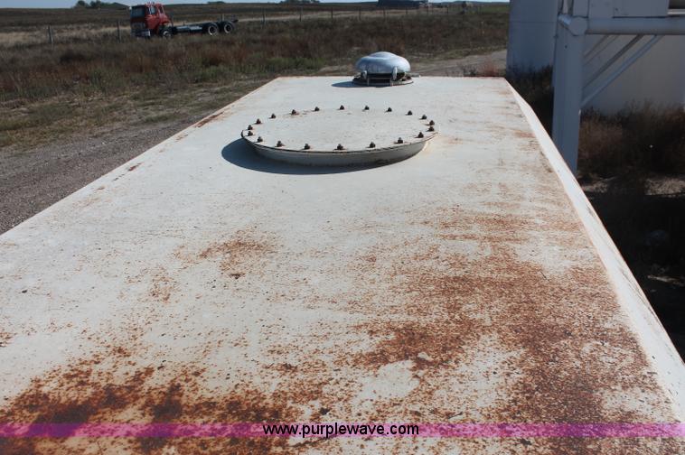 image for item C2895 1,000 gallon diesel fuel tank