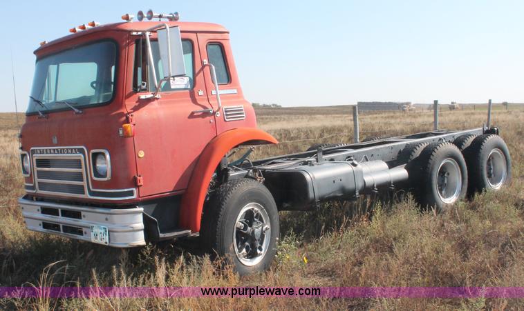 image for item C2896 1981 International Cargostar truck cab and chassis