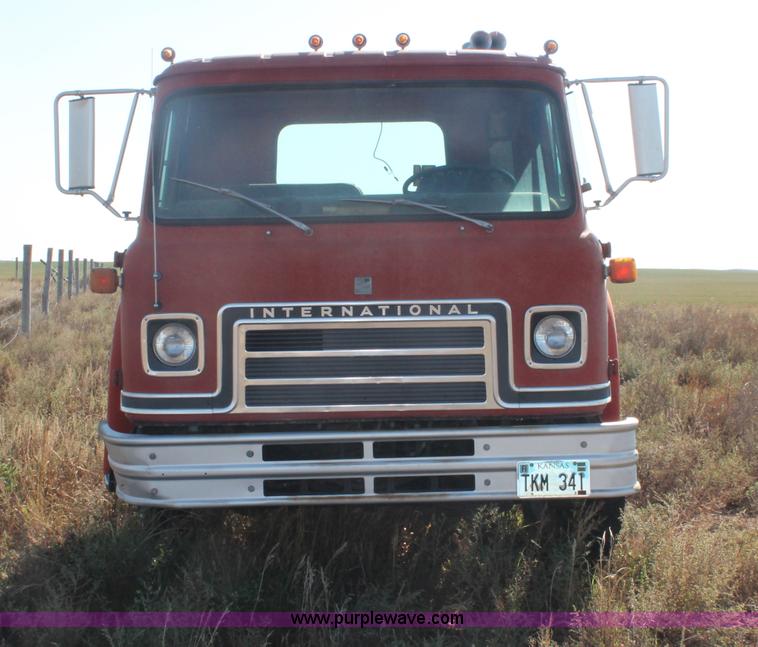 image for item C2896 1981 International Cargostar truck cab and chassis