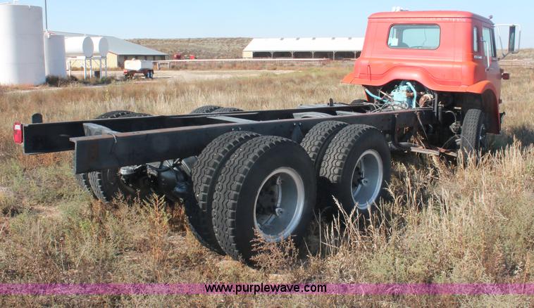 image for item C2896 1981 International Cargostar truck cab and chassis