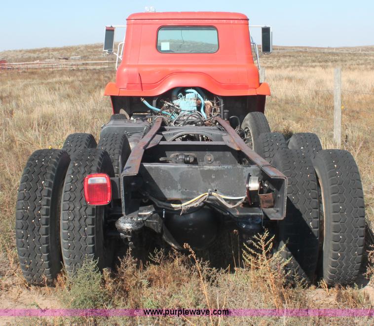 image for item C2896 1981 International Cargostar truck cab and chassis