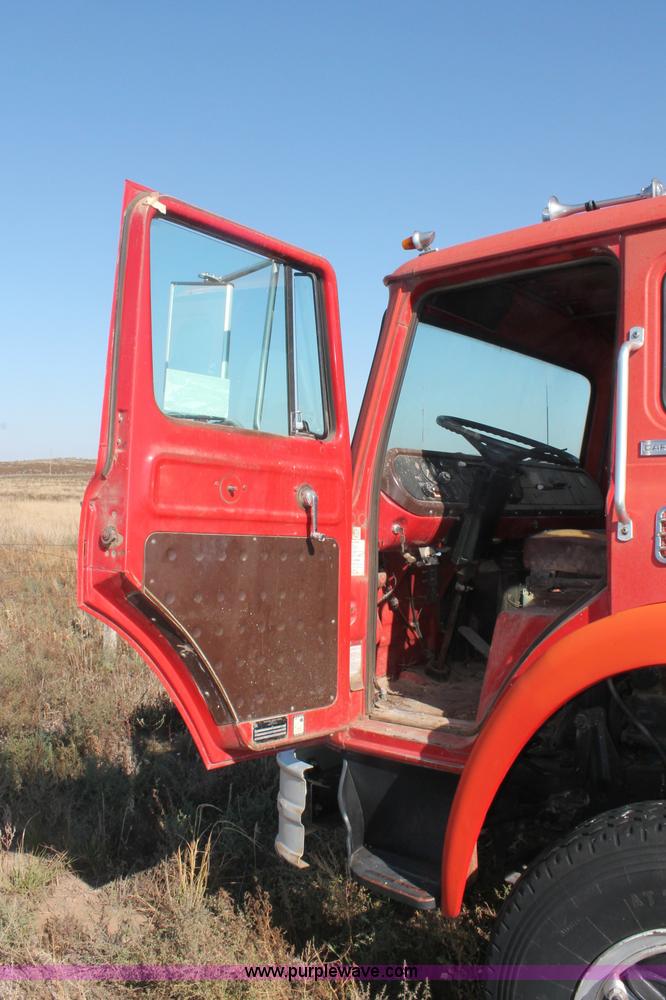 image for item C2896 1981 International Cargostar truck cab and chassis