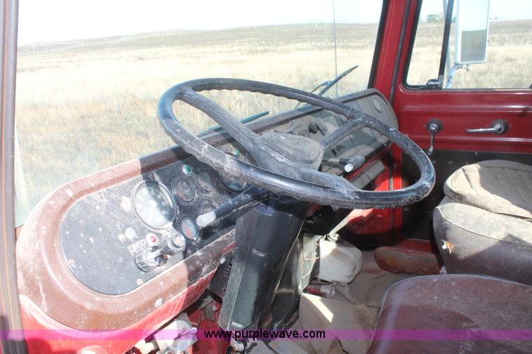 image for item C2896 1981 International Cargostar truck cab and chassis