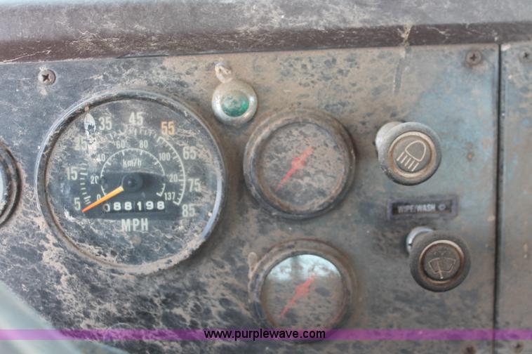 image for item C2896 1981 International Cargostar truck cab and chassis