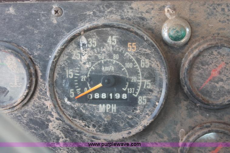 image for item C2896 1981 International Cargostar truck cab and chassis