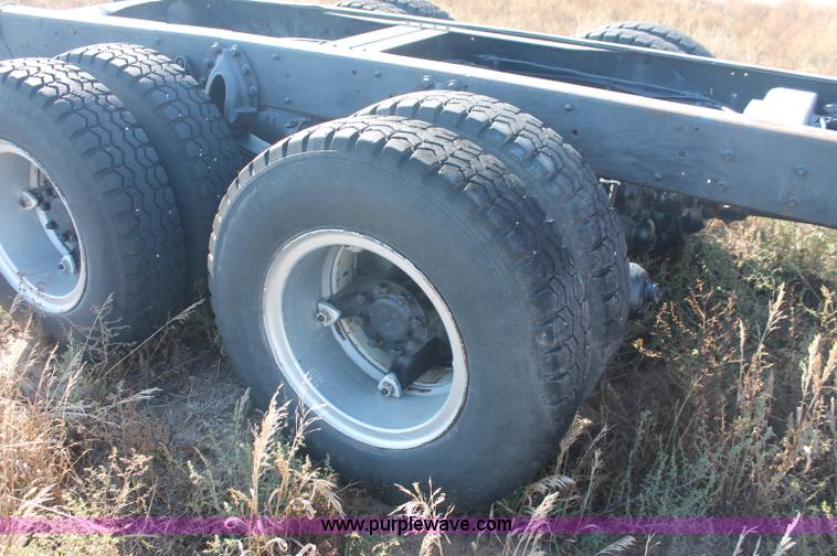 image for item C2896 1981 International Cargostar truck cab and chassis