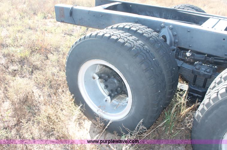 image for item C2896 1981 International Cargostar truck cab and chassis