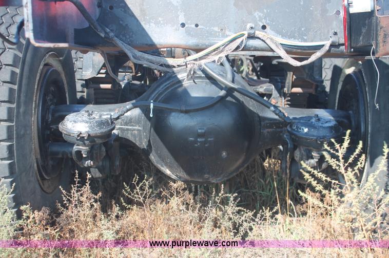 image for item C2896 1981 International Cargostar truck cab and chassis