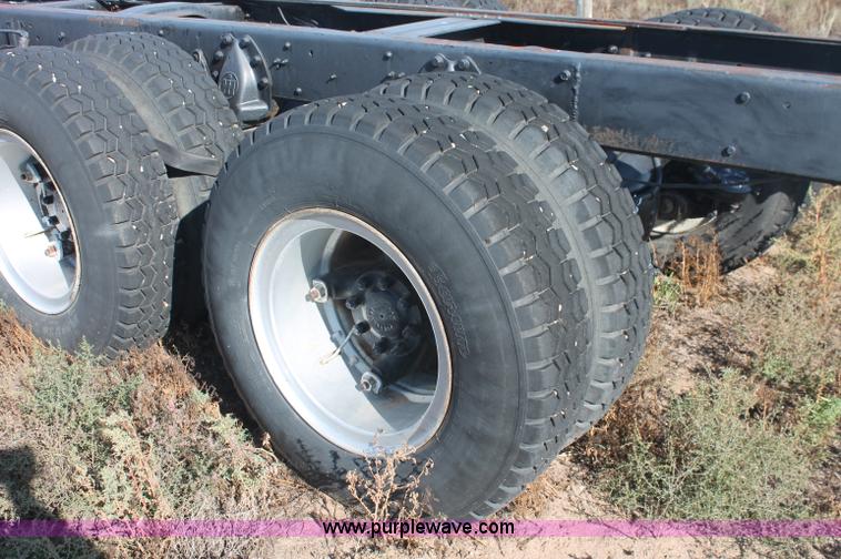 image for item C2896 1981 International Cargostar truck cab and chassis