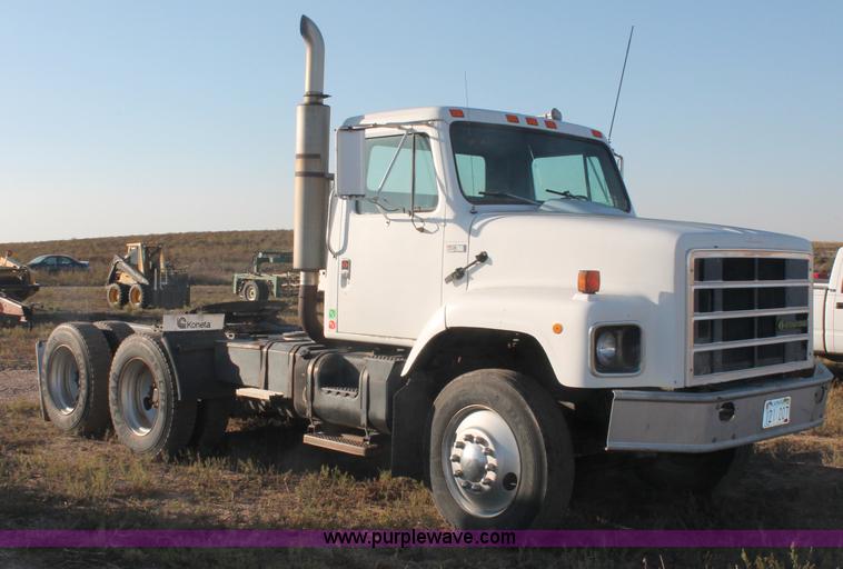image for item C2902 1986 International S2600 semi truck