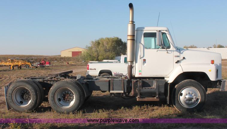 image for item C2902 1986 International S2600 semi truck