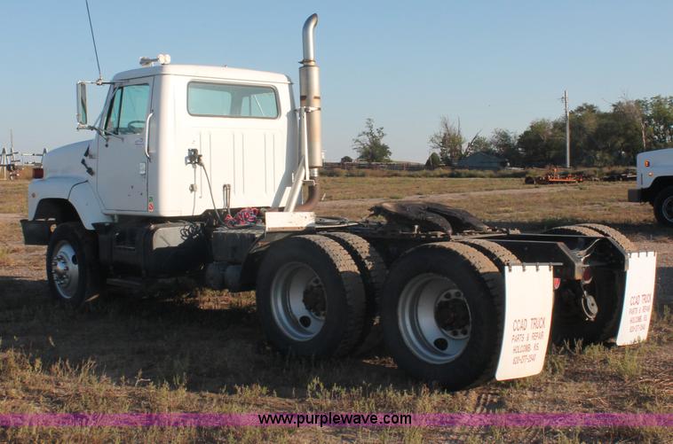 image for item C2902 1986 International S2600 semi truck