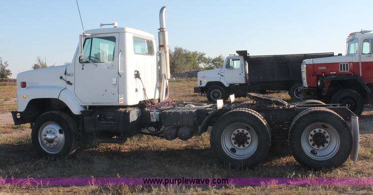 image for item C2902 1986 International S2600 semi truck