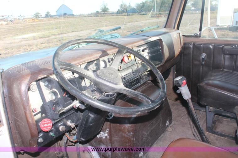 image for item C2902 1986 International S2600 semi truck