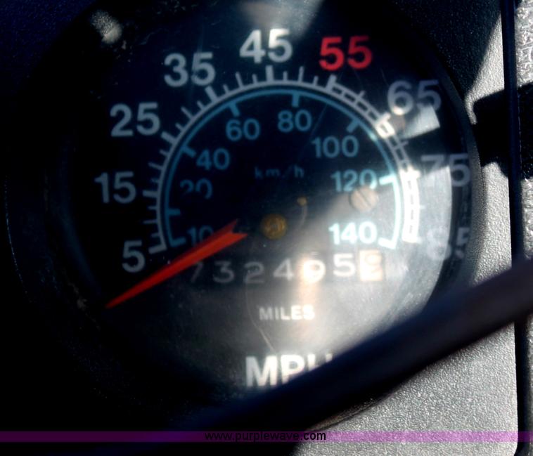 image for item C2902 1986 International S2600 semi truck