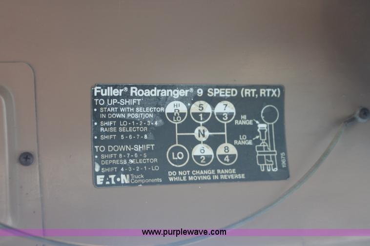 image for item C2902 1986 International S2600 semi truck