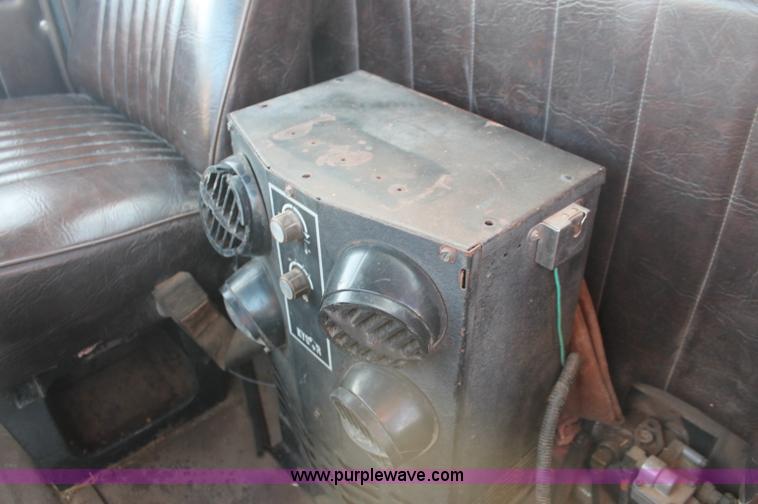 image for item C2902 1986 International S2600 semi truck