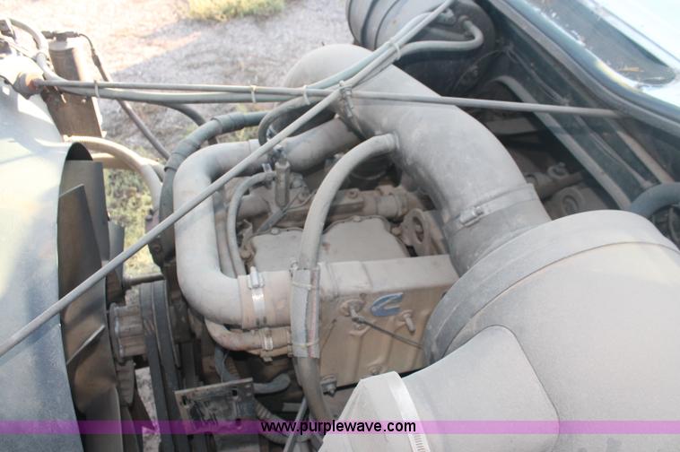 image for item C2902 1986 International S2600 semi truck