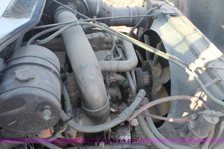 image for item C2902 1986 International S2600 semi truck