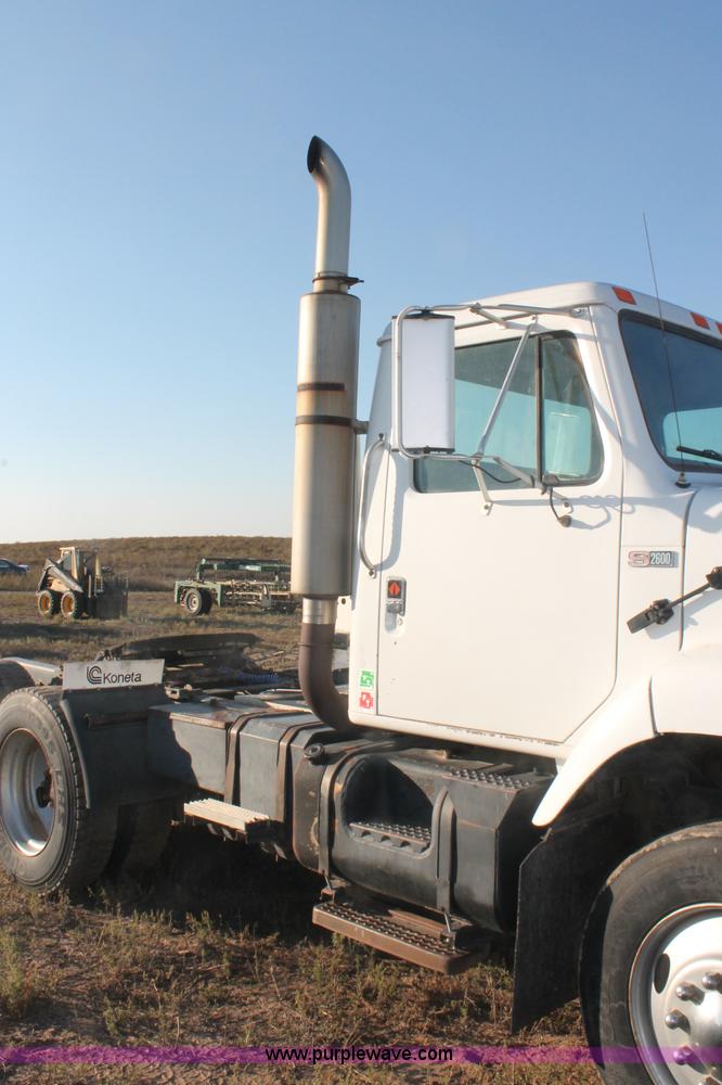 image for item C2902 1986 International S2600 semi truck