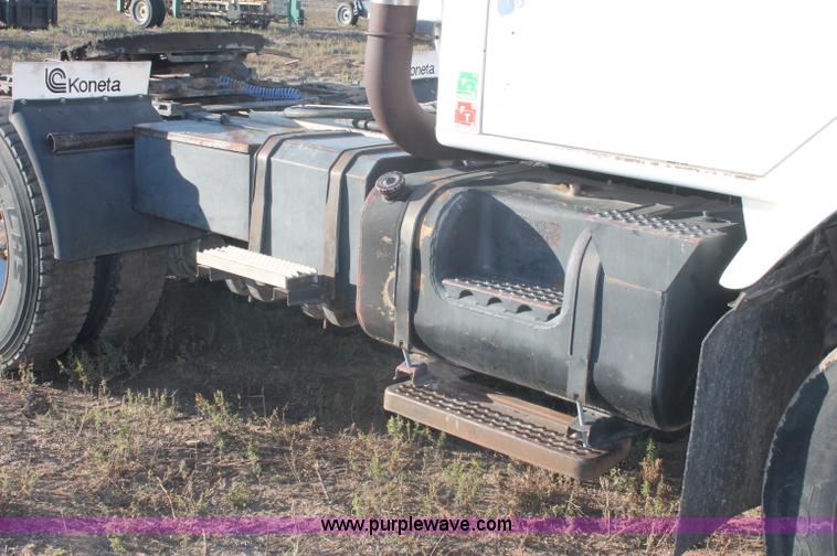 image for item C2902 1986 International S2600 semi truck