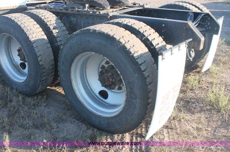 image for item C2902 1986 International S2600 semi truck