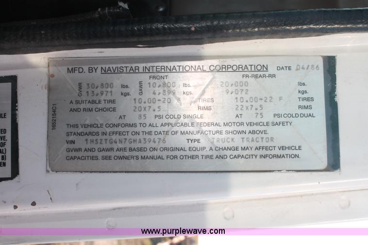image for item C2902 1986 International S2600 semi truck
