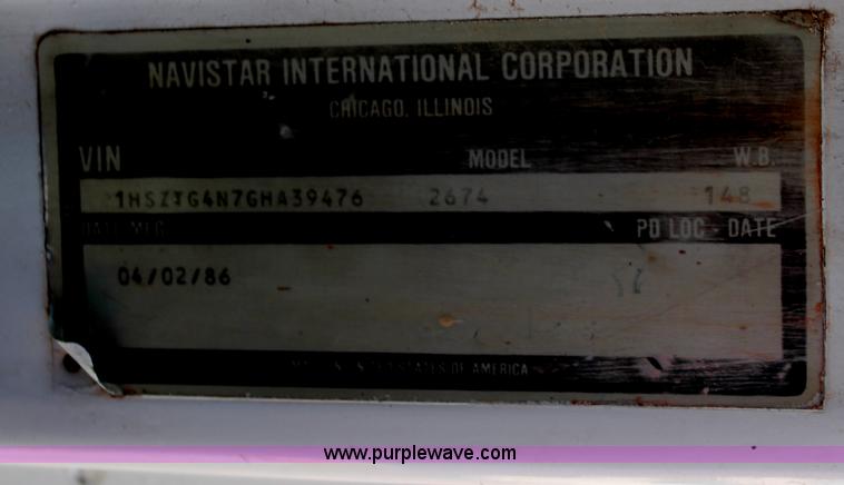 image for item C2902 1986 International S2600 semi truck