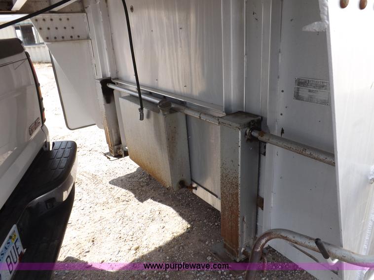 image for item F6105 1989 Tommy's Trailers tandem axle enclosed gooseneck trailer