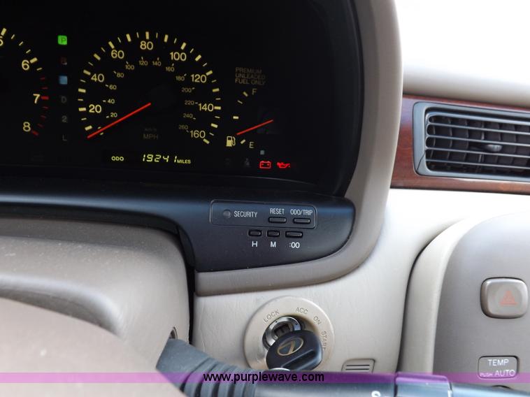 image for item F6106 1992 Lexus SC400