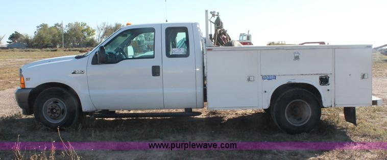 image for item F6131 2001 Ford F350 XL Super Duty Extended Cab service truck