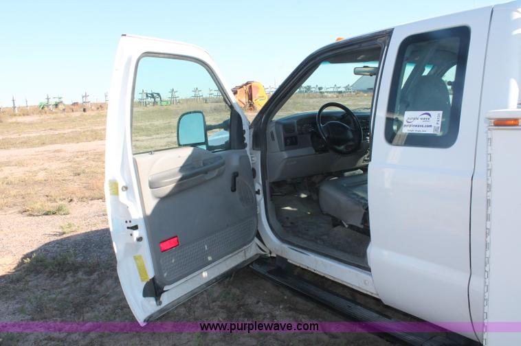 image for item F6131 2001 Ford F350 XL Super Duty Extended Cab service truck