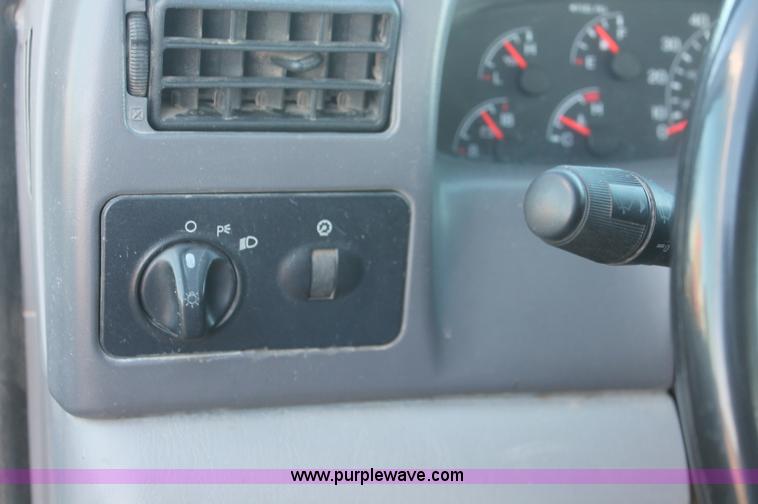 image for item F6131 2001 Ford F350 XL Super Duty Extended Cab service truck