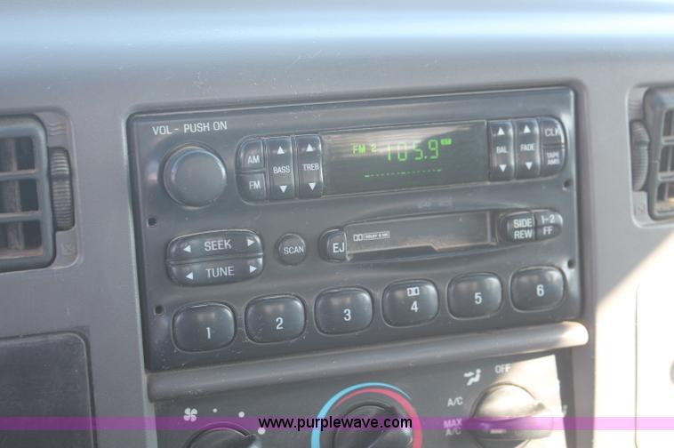 image for item F6131 2001 Ford F350 XL Super Duty Extended Cab service truck