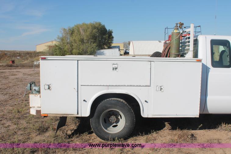 image for item F6131 2001 Ford F350 XL Super Duty Extended Cab service truck