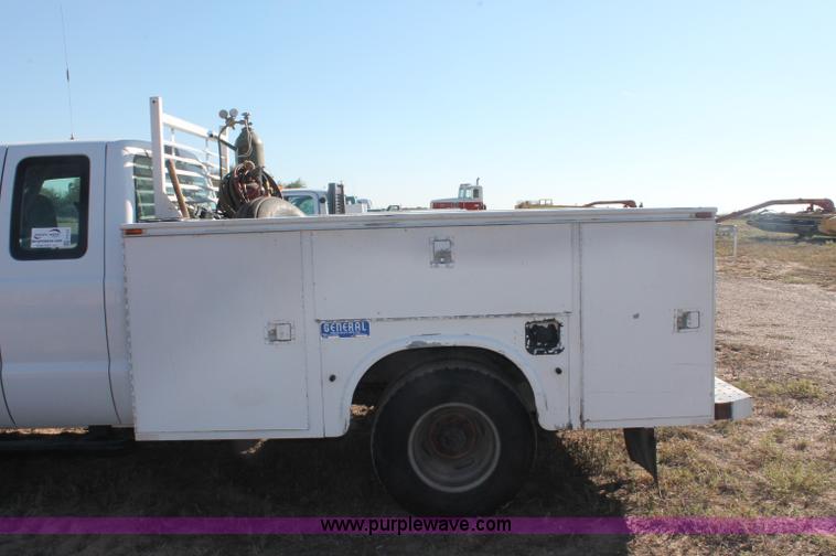 image for item F6131 2001 Ford F350 XL Super Duty Extended Cab service truck