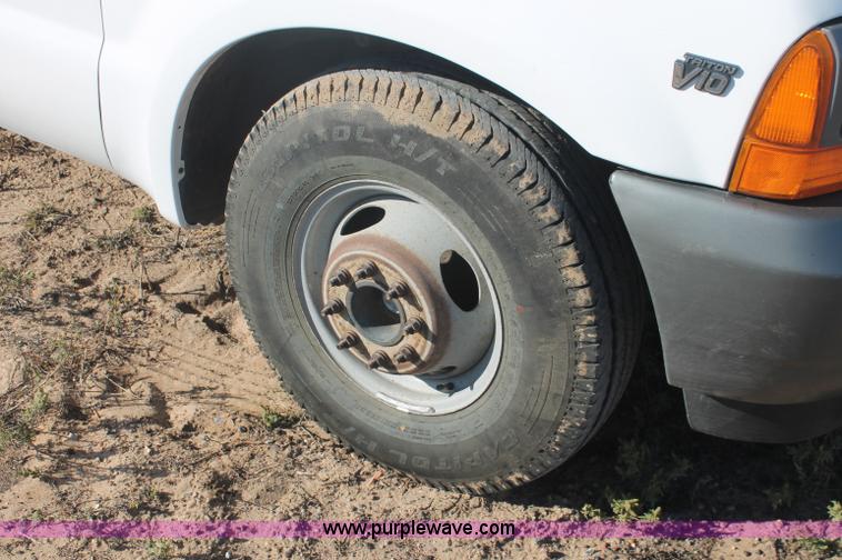 image for item F6131 2001 Ford F350 XL Super Duty Extended Cab service truck