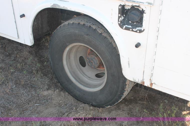 image for item F6131 2001 Ford F350 XL Super Duty Extended Cab service truck