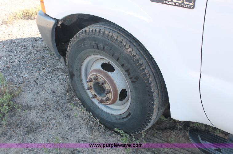 image for item F6131 2001 Ford F350 XL Super Duty Extended Cab service truck