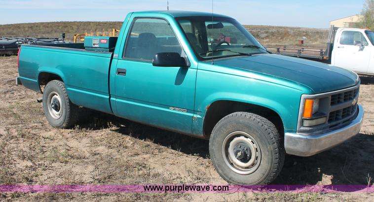 image for item F6132 1995 Chevrolet Cheyenne 1500 pickup truck